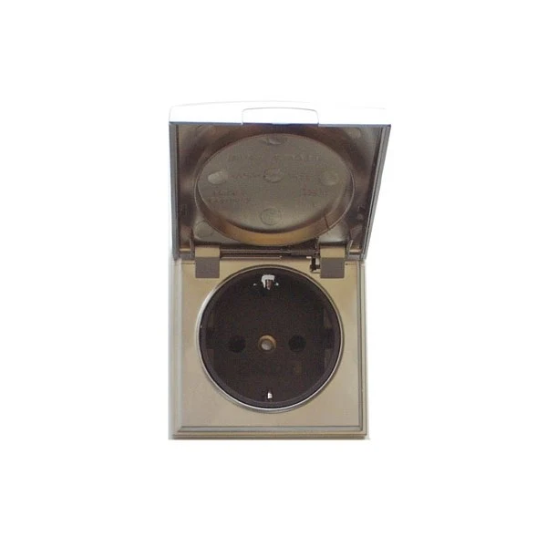 Uttag 230V. Matt krom.