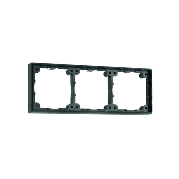 Distansram trippel. 63 x 169 x 12 mm. Färg: svart.