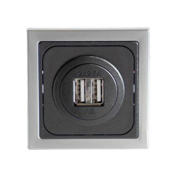 Vägguttag USB dubbel. Färg: svart / ram silver.