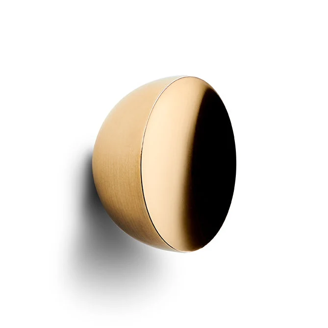 Get a Grip #1 Brass möbelknopp, borstad mässing • Design by Us