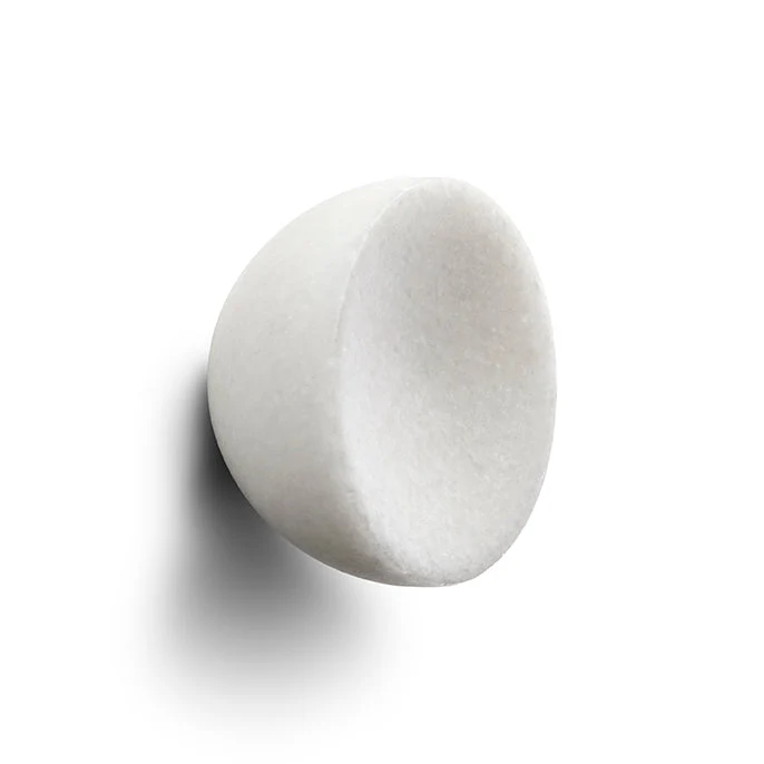 Get a Grip #1 Marble möbelknopp, vit • Design by Us
