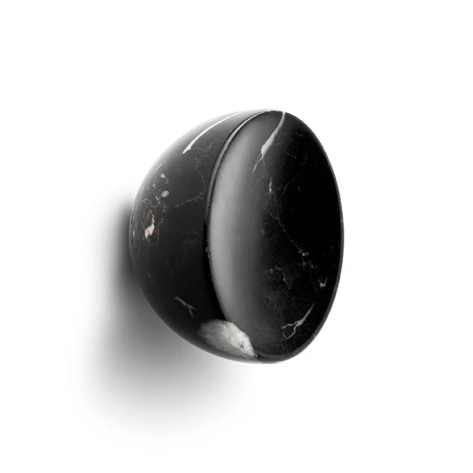 Get a Grip #1 Marble möbelknopp, svart • Design by Us