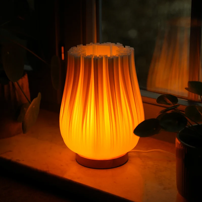 Elara - Dæmpbar bordlampe med organisk design