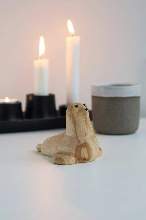 Sælen - Træfigur i birk | Birch by Adero Home