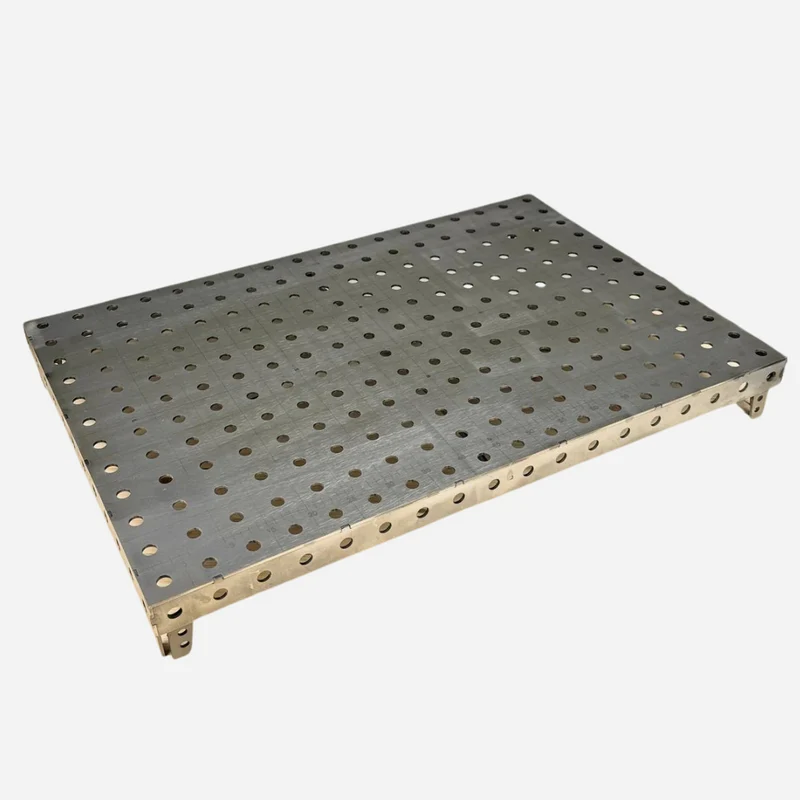 Perforerad svetsbordsskiva 900x600 med hörnfästen