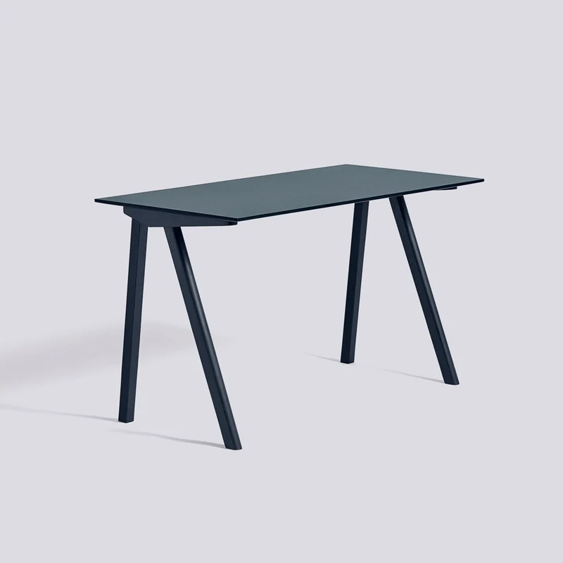 CPH 90 L130 × B65 × H74 cm Skrivbord Smokey blue – linoleum, Deep blue – massiv ek med vattenbaserad lack