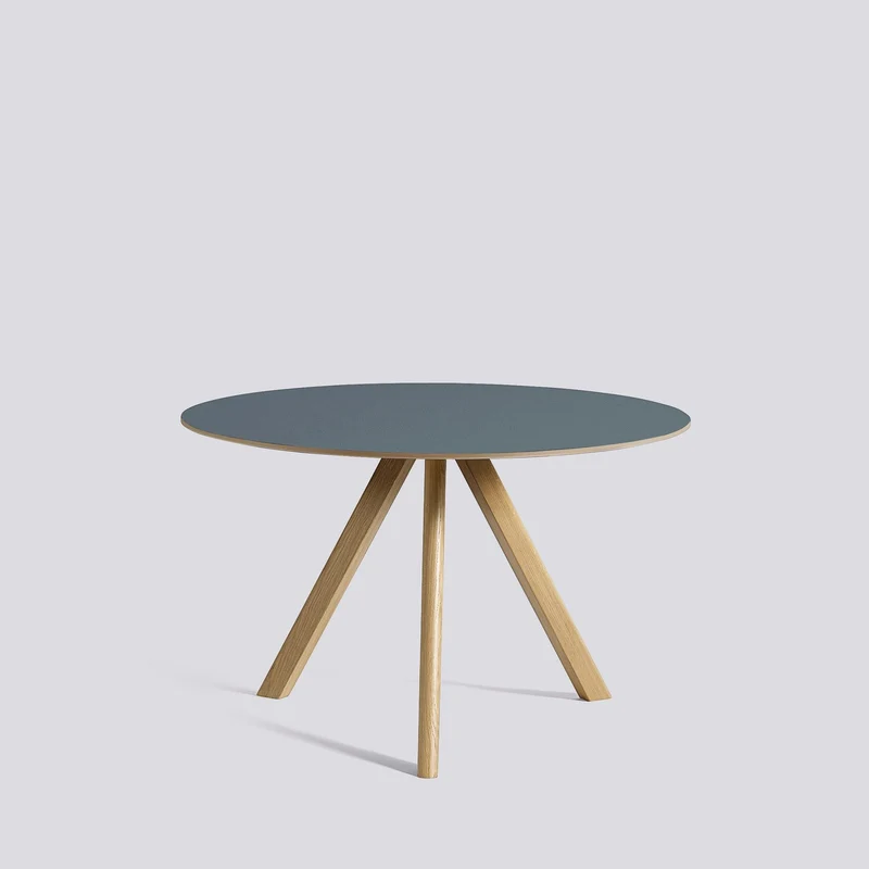 CPH 20 Ø120 × H73 cm Matbord Smokey blue – linoleum, massiv ek med vattenbaserad lack