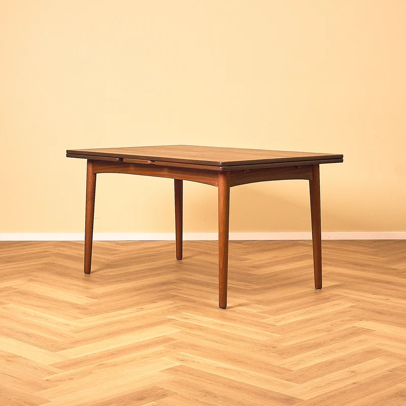 Danskt matbord i teak