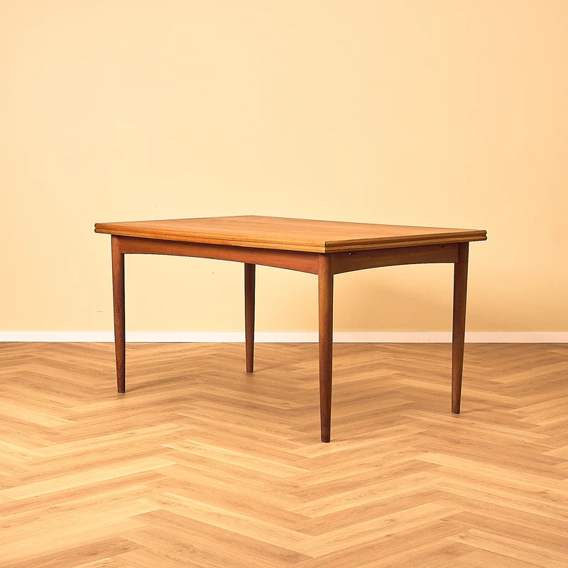 Danskt matbord i teak
