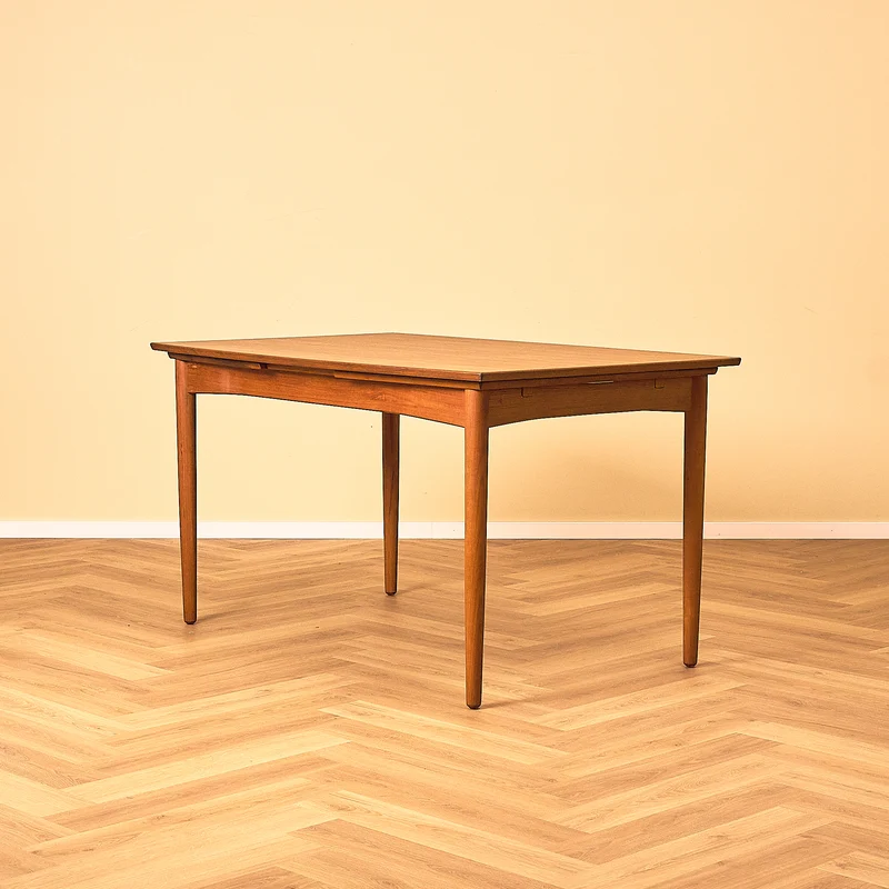 Danskt matbord i teak
