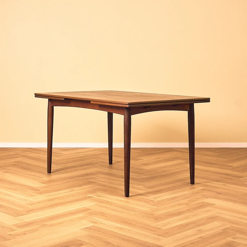 Danskt matbord i teak och valnöt