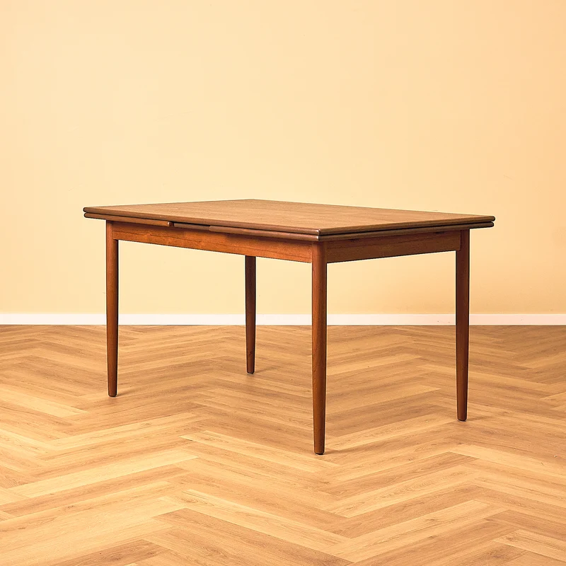 Danskt matbord i teak