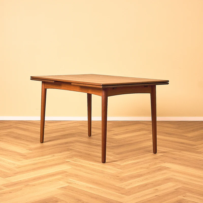 Danskt matbord i teak