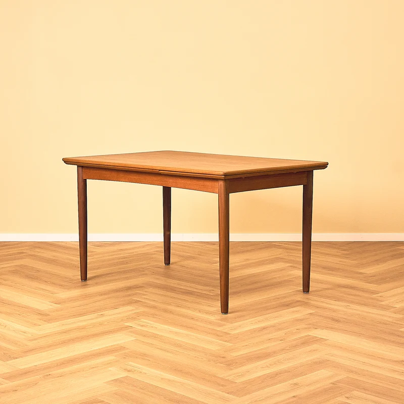 Danskt matbord i teak och valnöt