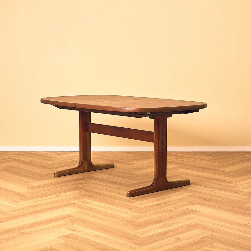 Danish dining table in mahogany by Farstrup