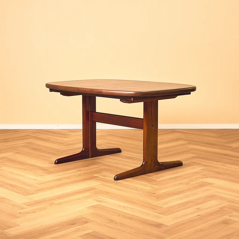 Danish dining table in mahogany by Skovby