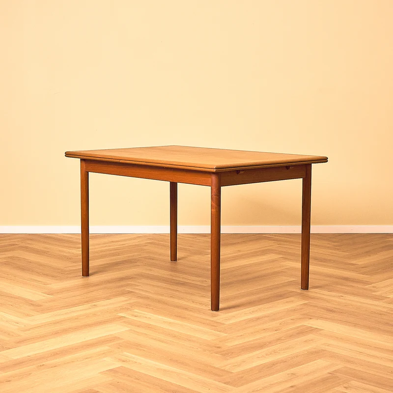 Danish dining table in teak