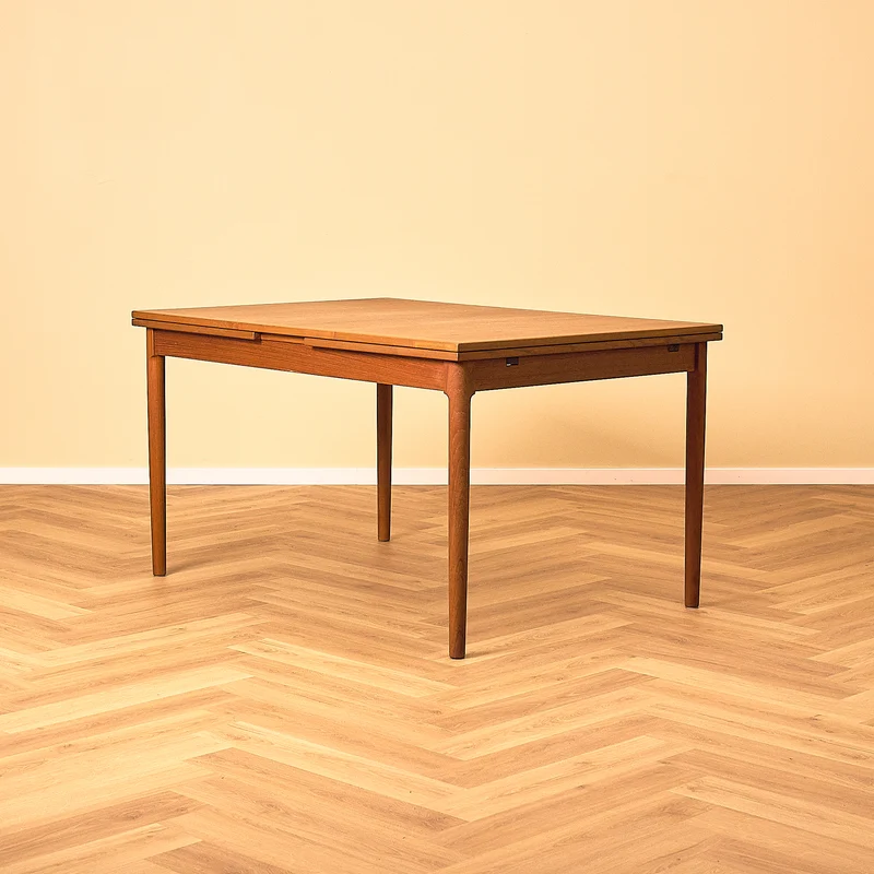 Danish dining table in teak by Slagelse Møbelværk