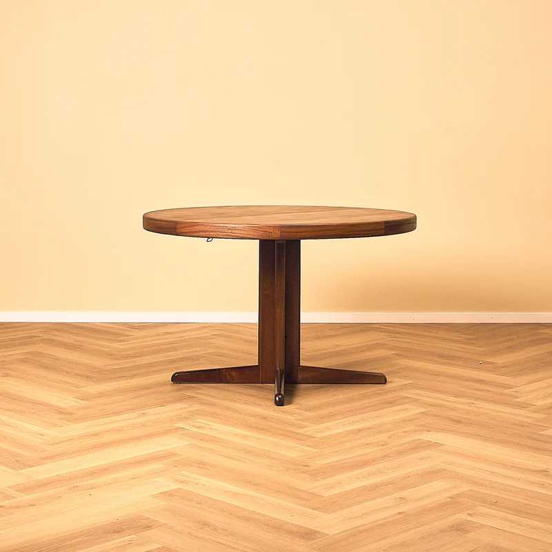Danish round dining table in mahogany by Bramin