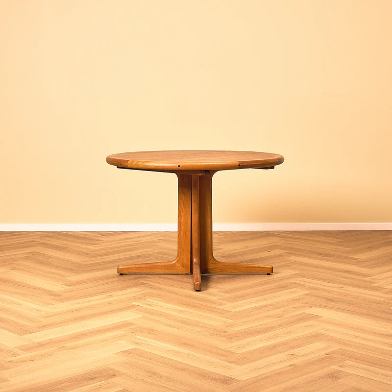 Danish round dining table in teak by D-Scan