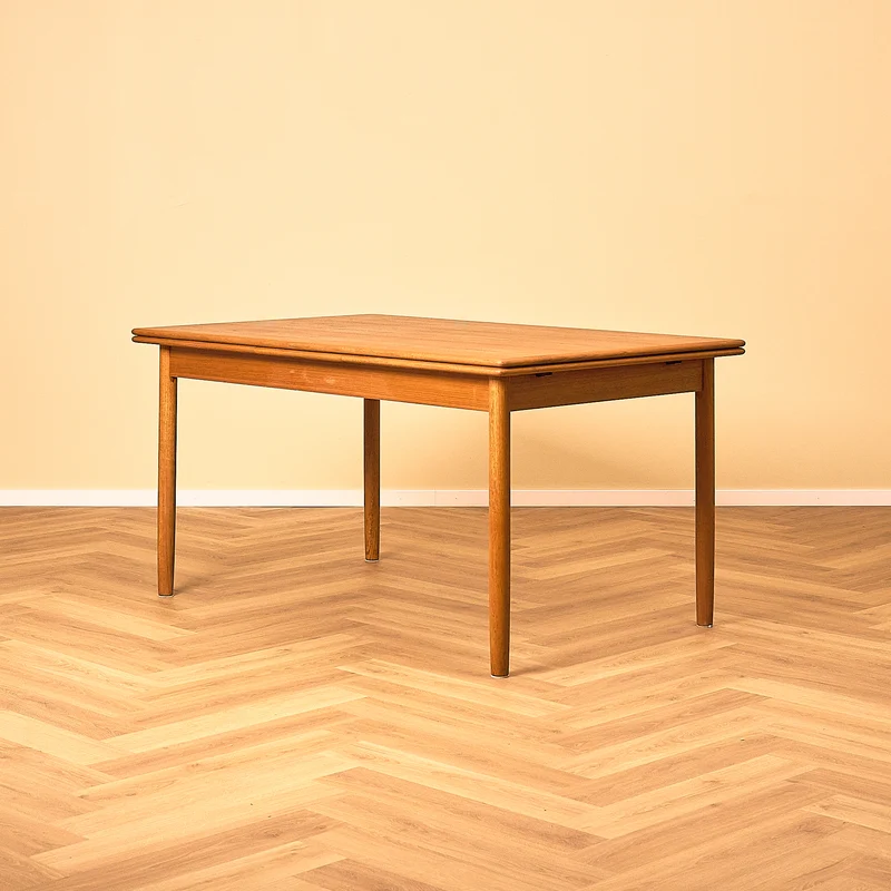 Danish dining table in teak