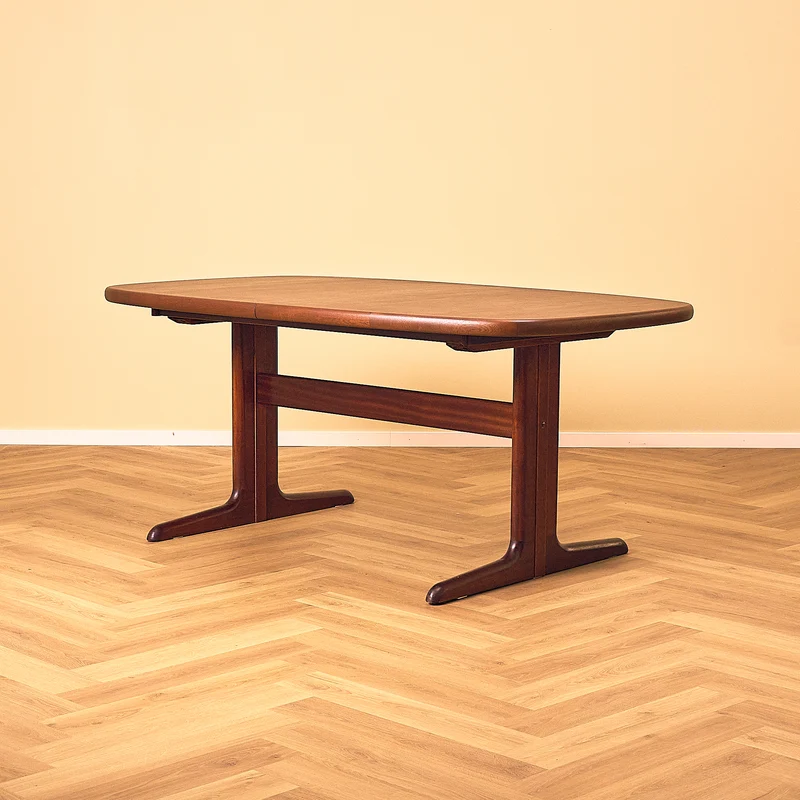 Danish dining table in mahogany by Skovby