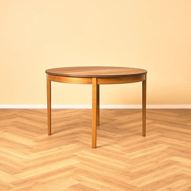 Svenskt runt matbord i teak av Nils Jonsson för Troeds