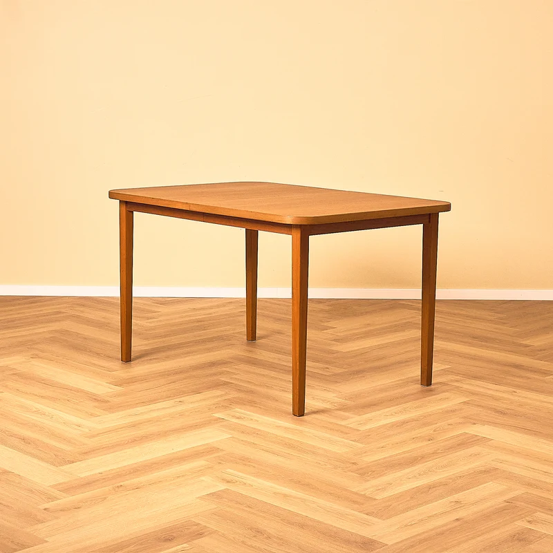 Svenskt matbord i teak