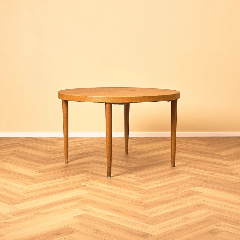 Round Oak Dining Table by Willy Schou Andersen