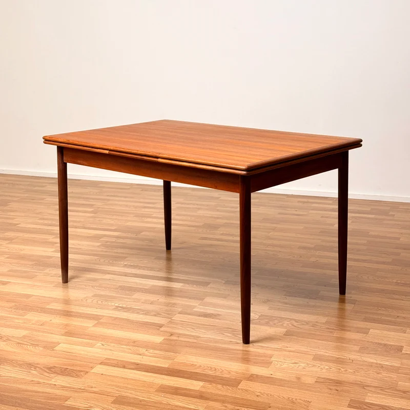 Danskt matbord i teak