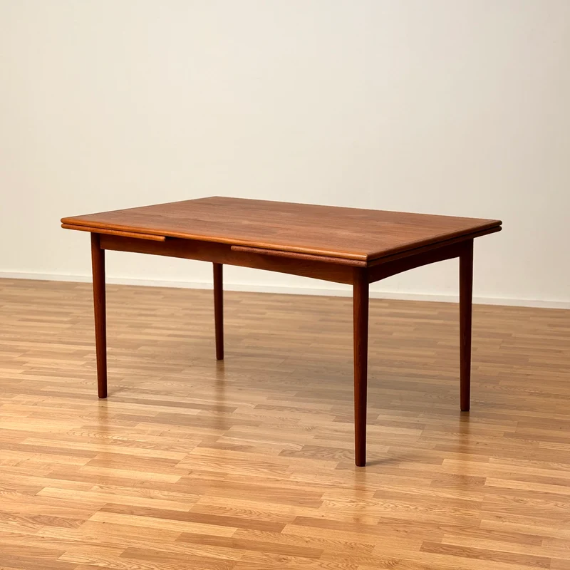 Danskt matbord i teak