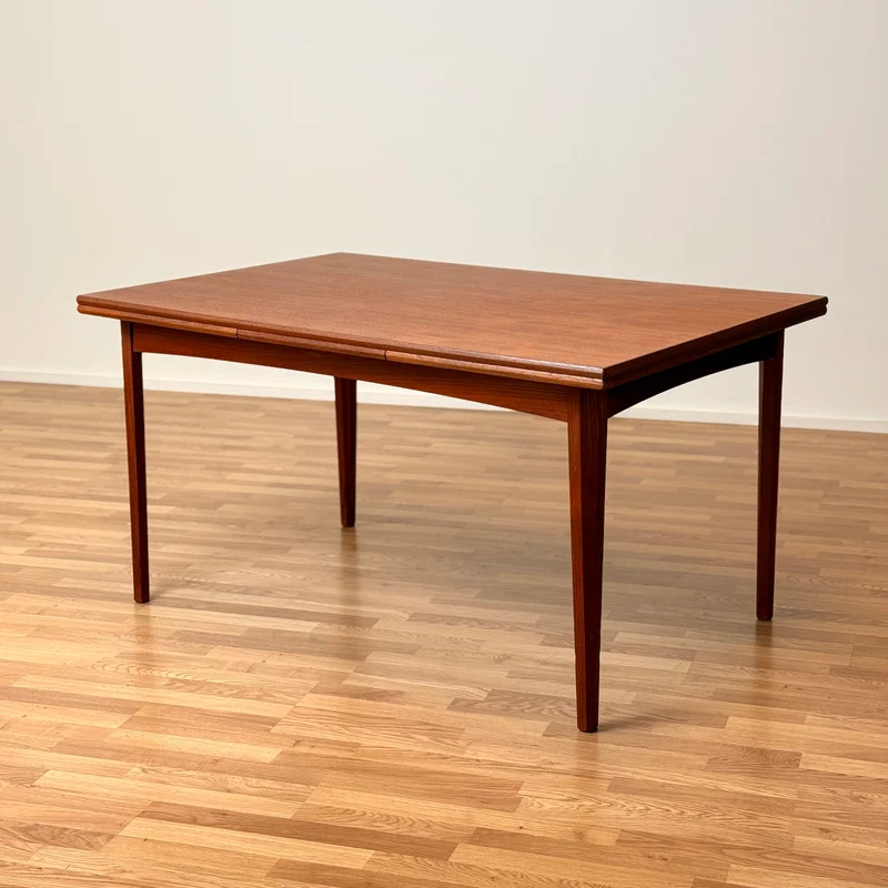 Danskt matbord i teak