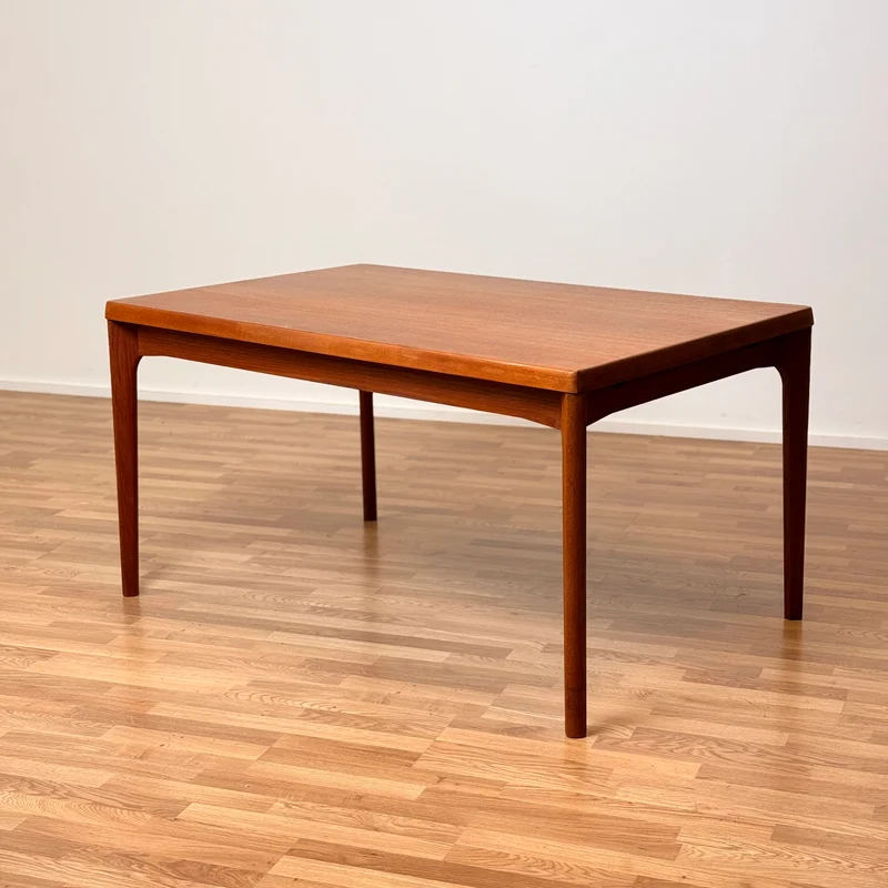 Matbord i teak av Henning Kjærnulf, Vejle Möbelfabrik A/S, 1950-60-tal, Danmark