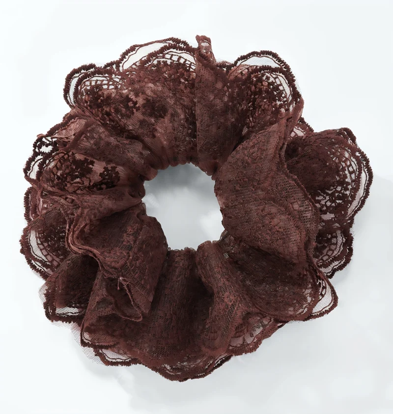 Spetsvolang scrunchie Brun