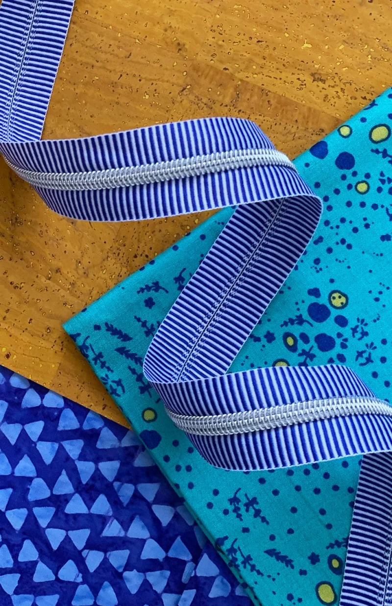 Blue blå randig nylon dragkedja med nickel tänder #5 - 3 yard (2.7 m) - Sassafras Lane Designs
