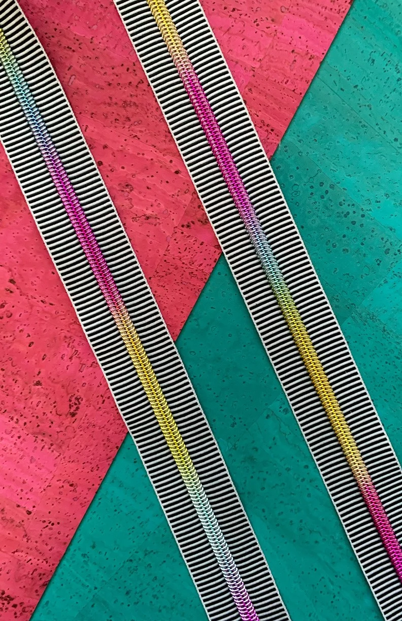 Svart randig nylon dragkedja med rainbow tänder #5 - 3 yard (2.7 m) - Sassafras Lane Designs